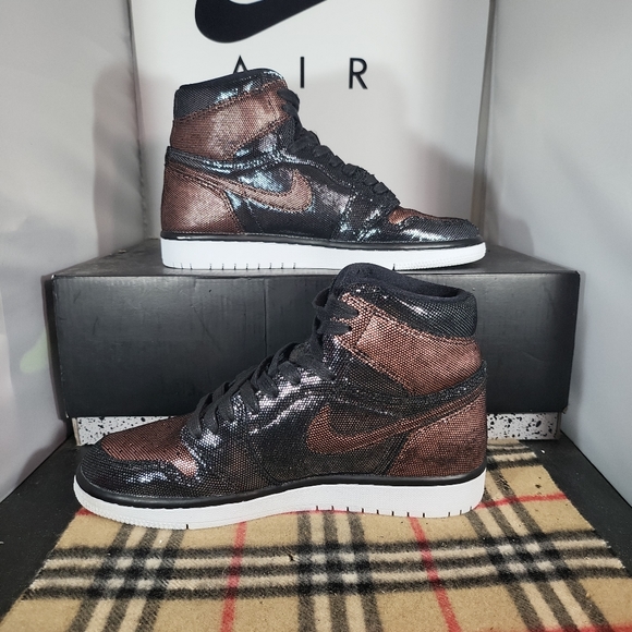 Size 8.5 - Jordan 11 Retro 72-10 2015. VNDS..... fits Men Size 8.5, Women Size 1 - Picture 9 of 12